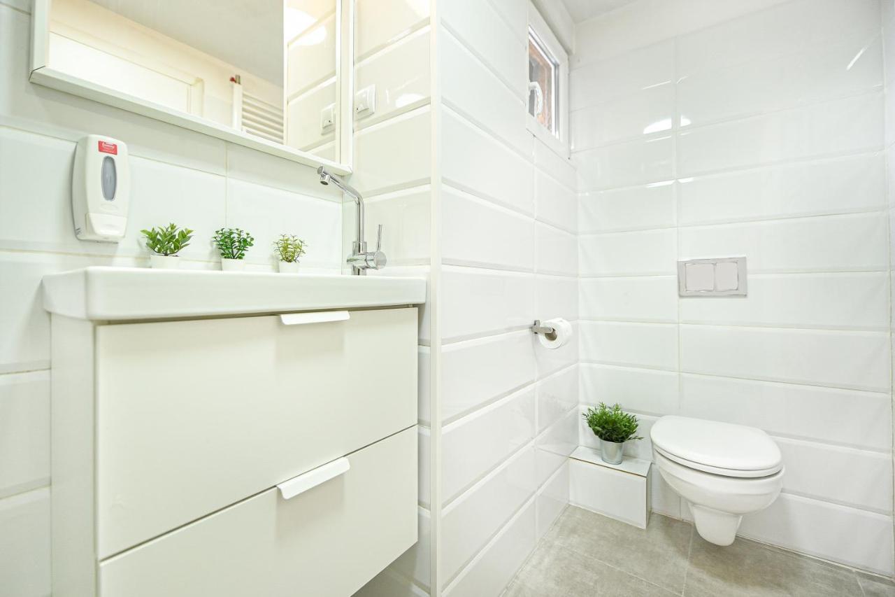 Spacious 1Br In The City Center - Amazing For Extended Stays Bucarest Esterno foto