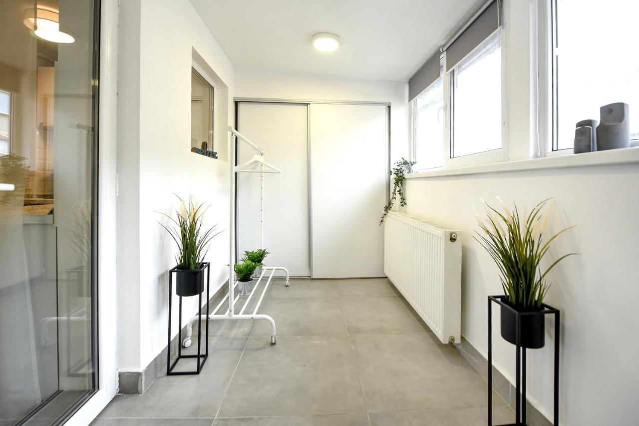 Spacious 1Br In The City Center - Amazing For Extended Stays Bucarest Esterno foto